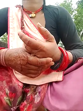 Snapshot of Puja51 chatting on 10/22/25, 10:58 Puja51 online show from 10/22/25, 10:58