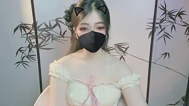 Snapshot of Sparkly_Candy chatting on 10/19/25, 03:04 Sparkly Candy online show from 10/19/25, 03:04