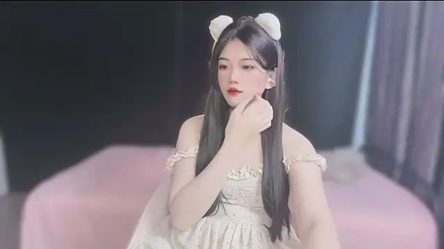 Snapshot of Sparkly_Candy chatting on 09/18/25, 02:25 Sparkly Candy online show from 09/18/25, 02:25