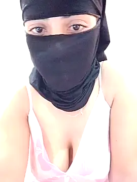 salma14 online show from 12/18/25, 10:24