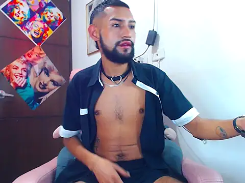 Snapshot of boybunnyerotic chatting on 09/24/25, 10:33 boybunnyerotic online show from 09/24/25, 10:33