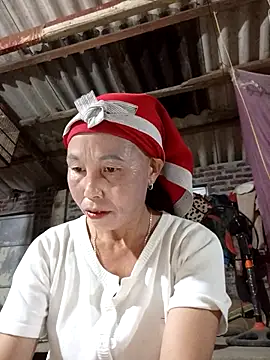 me-cute online show from 10/18/25, 01:02