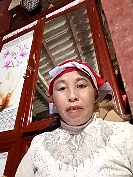 me-cute online show from 11/12/25, 01:37