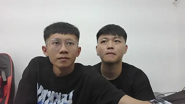 zhu000000 online show from 04/12/26, 07:33