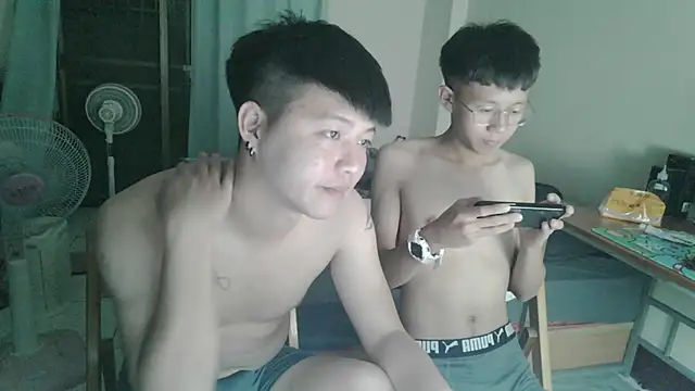 zhu000000 online show from 04/17/26, 02:42