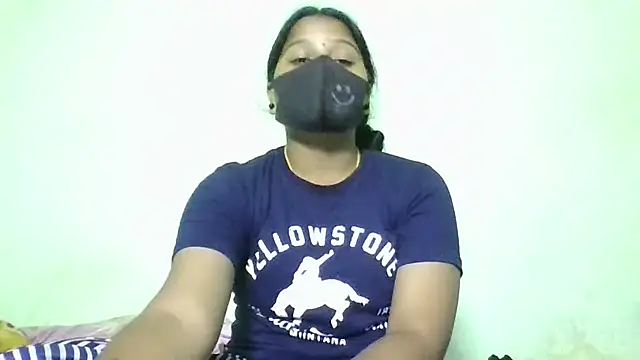 Shneeha le online show from 10/28/25, 01:54