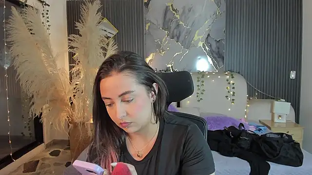 SarahCastro1  online show from 02/23/26, 03:52