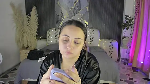 SarahCastro1  online show from 04/04/26, 04:08