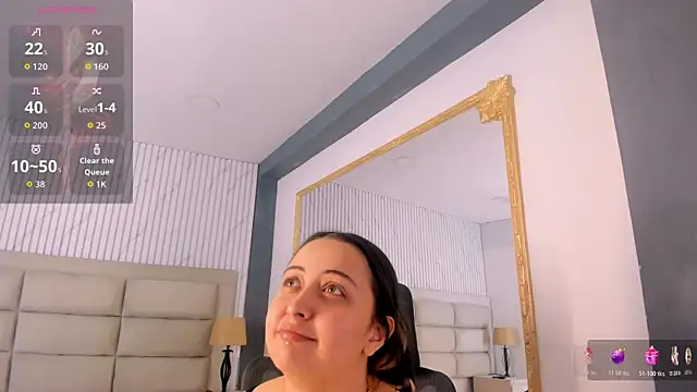 Snapshot of SarahCastro1_ chatting on 07/21/26, 03:52 SarahCastro1 online show from 07/21/26, 03:52