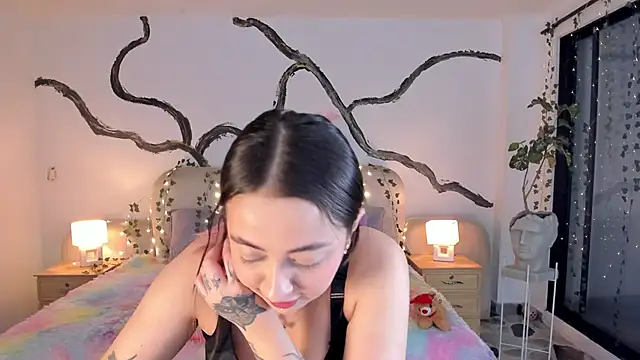 SarahCastro1  online show from 12/04/25, 04:33