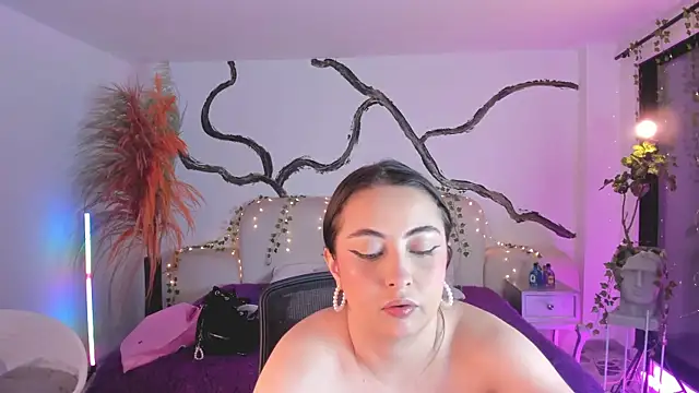 SarahCastro1  online show from 10/13/25, 04:14