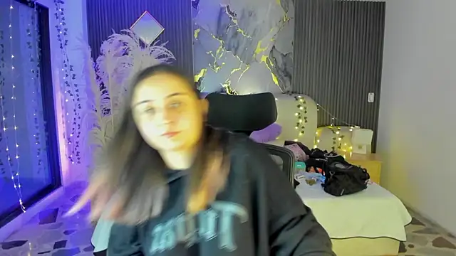 SarahCastro1  online show from 02/07/26, 04:09