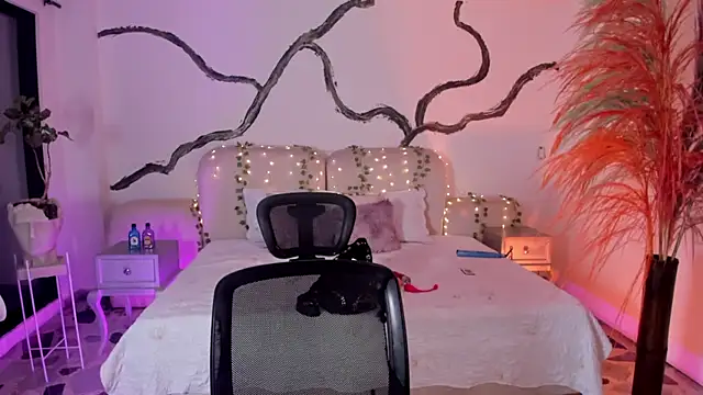 SarahCastro1  online show from 09/29/25, 04:30