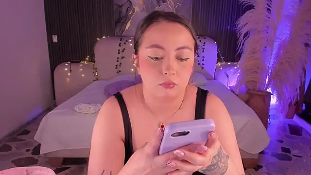 SarahCastro1  online show from 03/25/26, 04:34