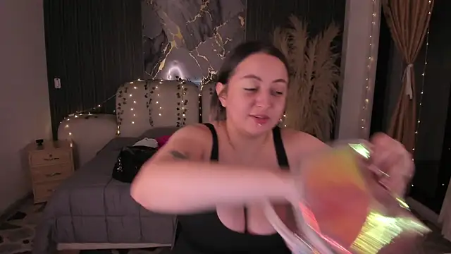 SarahCastro1  online show from 04/03/26, 03:35