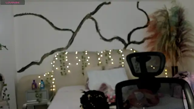 SarahCastro1  online show from 10/11/25, 05:19