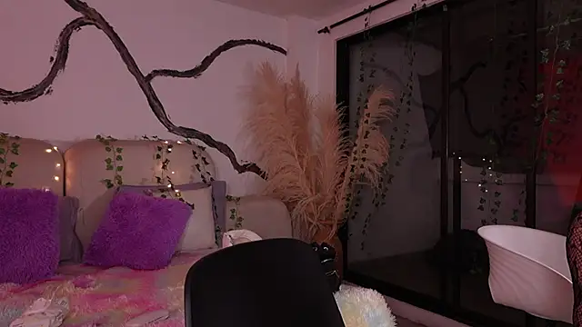 SarahCastro1  online show from 12/14/25, 05:02