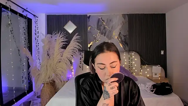 SarahCastro1  online show from 02/15/26, 04:46