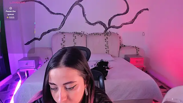 SarahCastro1  online show from 09/15/25, 04:02