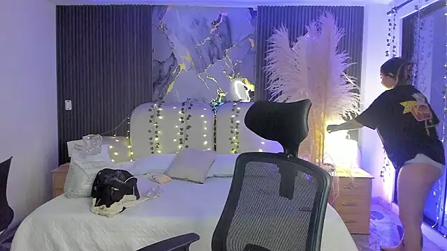 SarahCastro1  online show from 02/28/26, 04:01