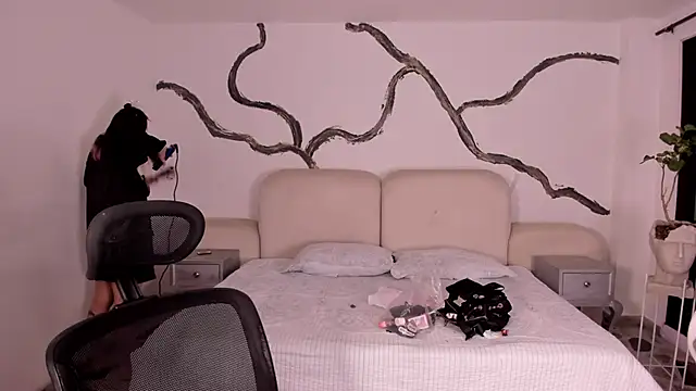 SarahCastro1  online show from 09/22/25, 03:23