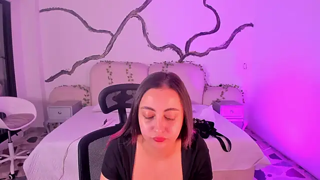 SarahCastro1  online show from 09/12/25, 04:01