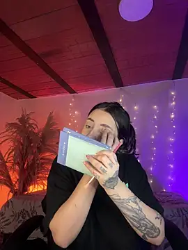 SarahCastro1  online show from 04/29/26, 12:04
