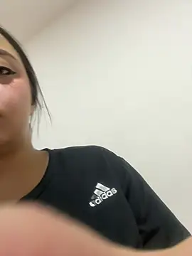 Snapshot of SarahCastro1_ chatting on 07/04/26, 10:32 SarahCastro1 online show from 07/04/26, 10:32