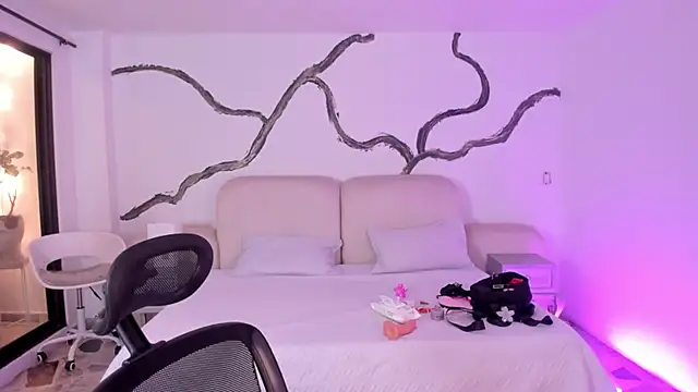 SarahCastro1  online show from 09/09/25, 04:44