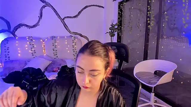 SarahCastro1  online show from 11/01/25, 04:41