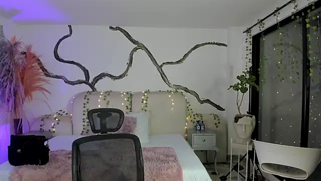 SarahCastro1  online show from 10/03/25, 04:36