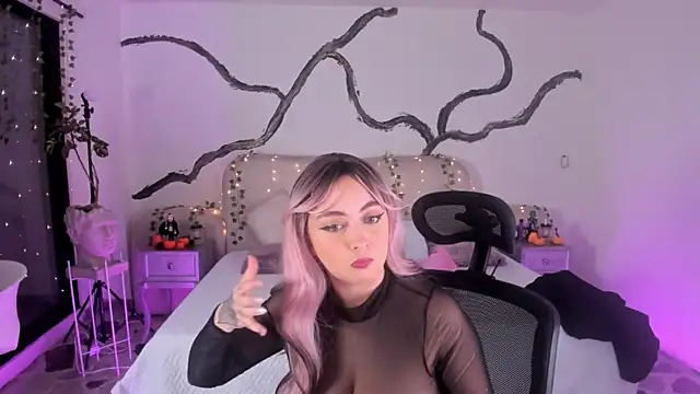 SarahCastro1  online show from 10/23/25, 05:06