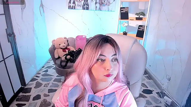 SarahCastro1  online show from 10/22/25, 04:45