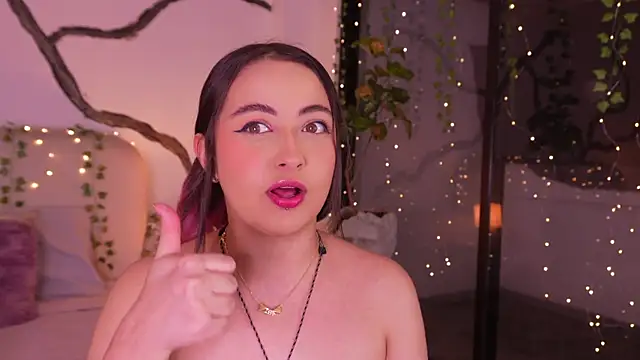 SarahCastro1  online show from 11/18/25, 05:00