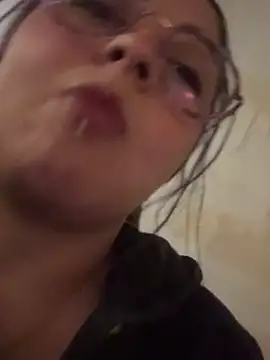 SarahCastro1  online show from 05/18/26, 12:00