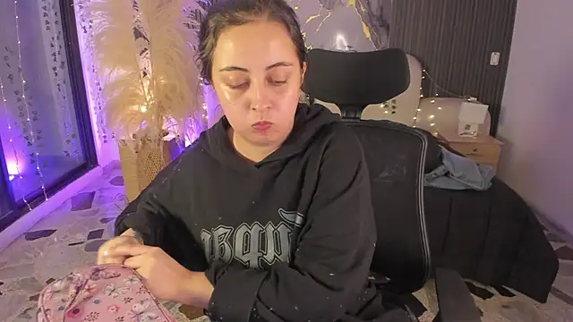 SarahCastro1  online show from 02/26/26, 04:12