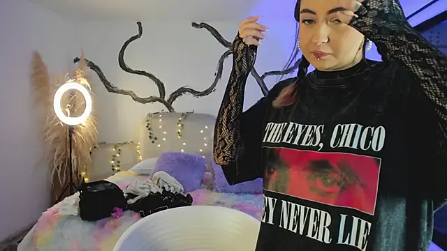 SarahCastro1  online show from 12/19/25, 05:10