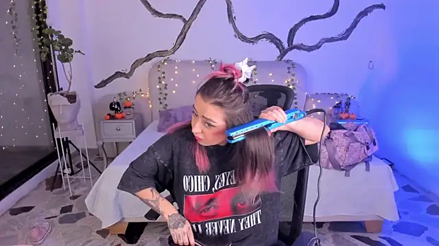 SarahCastro1  online show from 10/29/25, 04:55