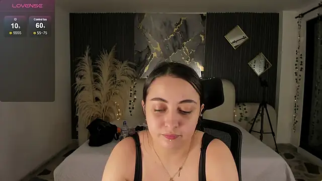 SarahCastro1  online show from 01/14/26, 02:15