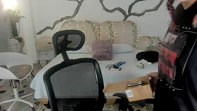 SarahCastro1  online show from 11/07/25, 04:06