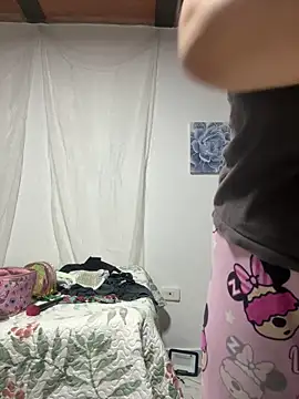 SarahCastro1  online show from 05/02/26, 06:02