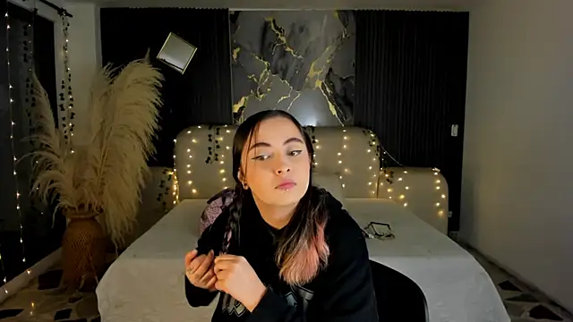 SarahCastro1  online show from 01/07/26, 04:39