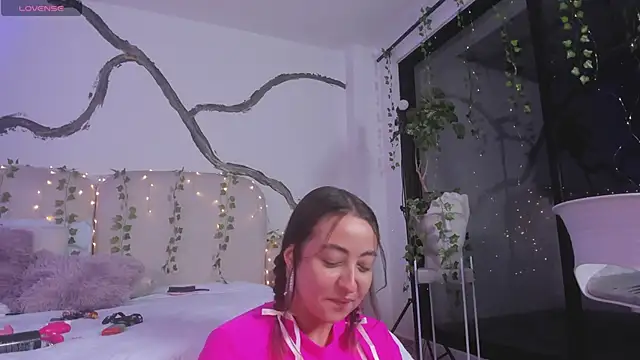 SarahCastro1  online show from 10/09/25, 03:29