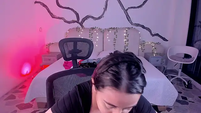 SarahCastro1  online show from 09/14/25, 04:02