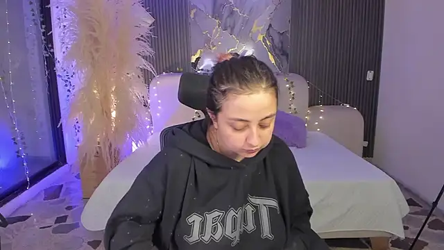 SarahCastro1  online show from 03/07/26, 04:19