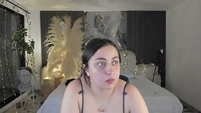 SarahCastro1  online show from 03/06/26, 03:56