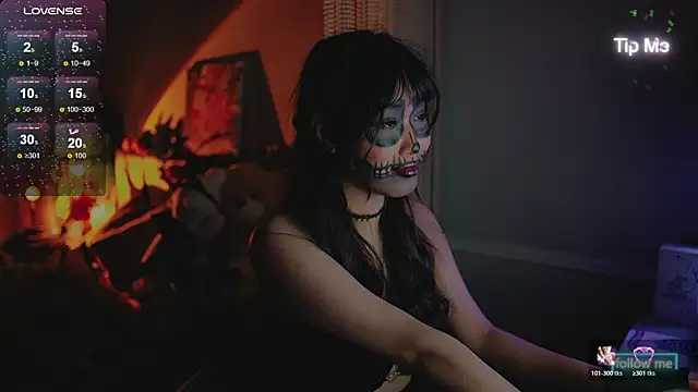 Kami Lee XO online show from 10/31/25, 07:43