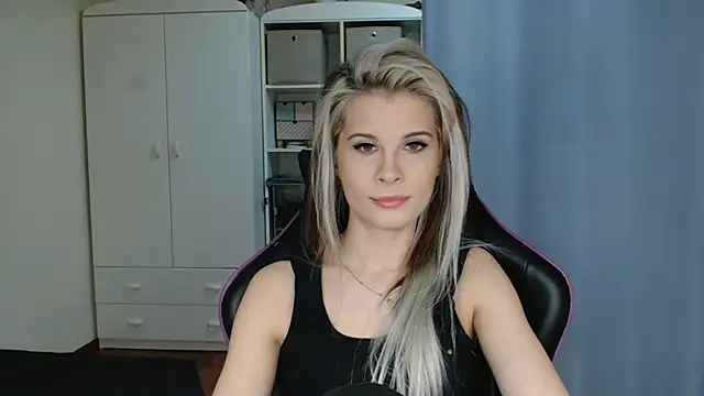 KristineGlow online show from 04/22/26, 06:20