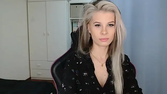 KristineGlow online show from 04/07/26, 06:26