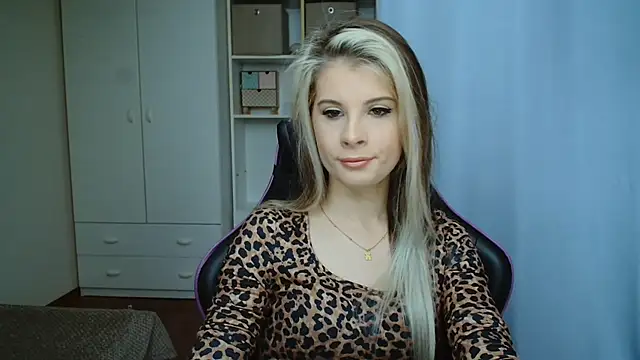 KristineGlow online show from 05/19/26, 06:31